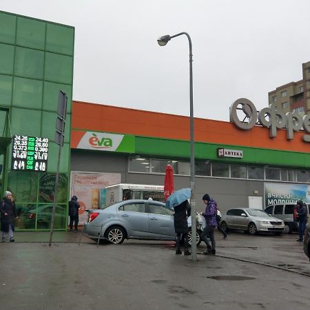 Ferienwohnung Новобудова По Вулконовальця2 Riwne Exterior foto