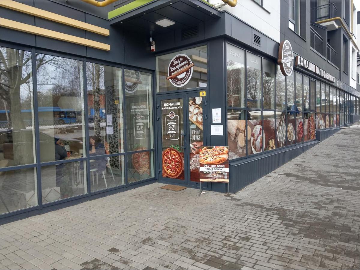 Ferienwohnung Новобудова По Вулконовальця2 Riwne Exterior foto
