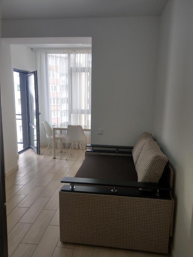 Ferienwohnung Новобудова По Вулконовальця2 Riwne Exterior foto