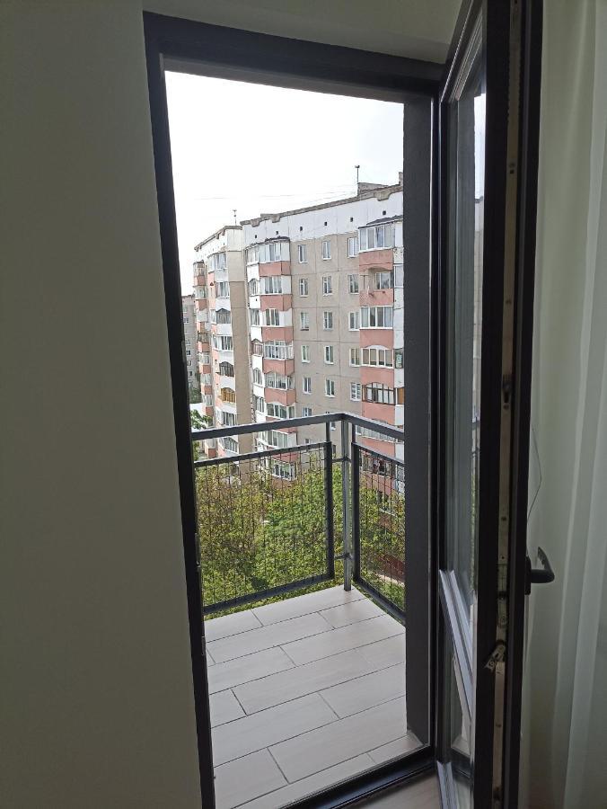 Ferienwohnung Новобудова По Вулконовальця2 Riwne Exterior foto