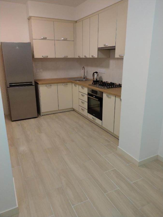 Ferienwohnung Новобудова По Вулконовальця2 Riwne Exterior foto
