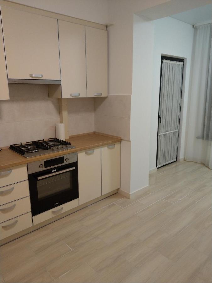 Ferienwohnung Новобудова По Вулконовальця2 Riwne Exterior foto