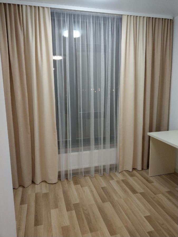 Ferienwohnung Новобудова По Вулконовальця2 Riwne Exterior foto
