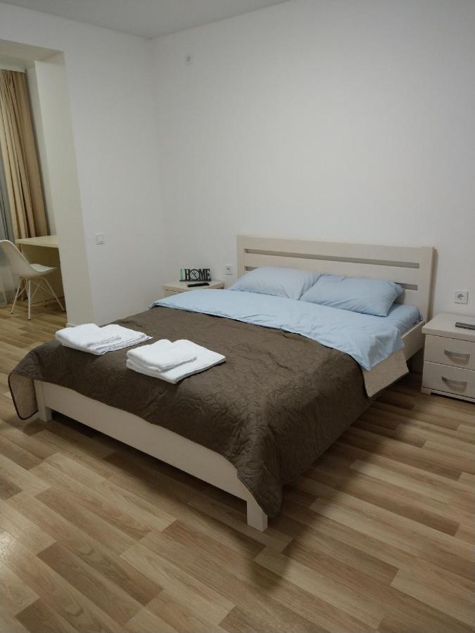 Ferienwohnung Новобудова По Вулконовальця2 Riwne Exterior foto