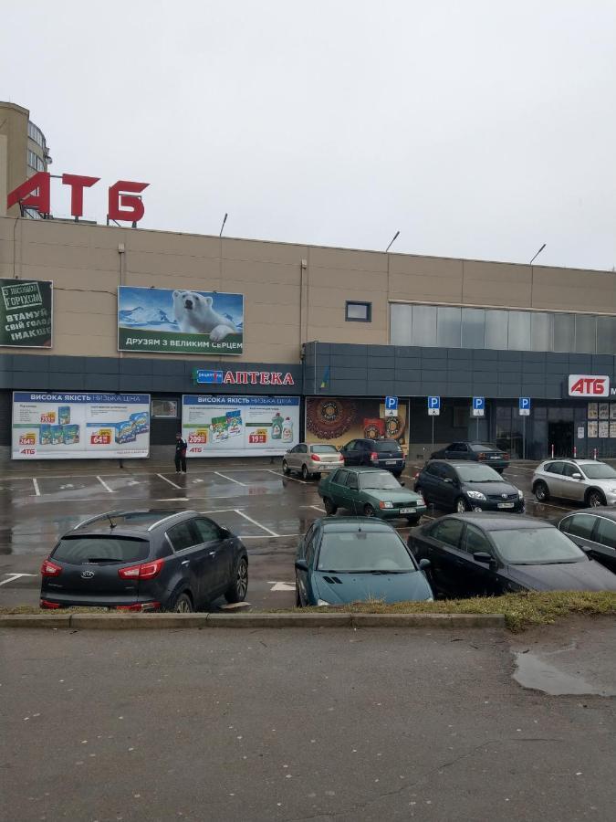 Ferienwohnung Новобудова По Вулконовальця2 Riwne Exterior foto