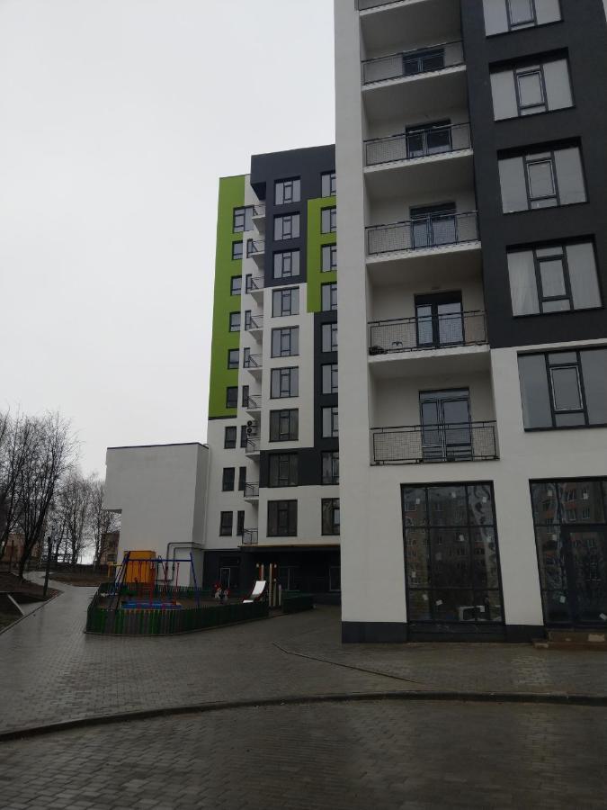 Ferienwohnung Новобудова По Вулконовальця2 Riwne Exterior foto