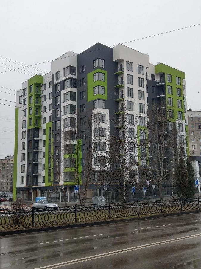 Ferienwohnung Новобудова По Вулконовальця2 Riwne Exterior foto