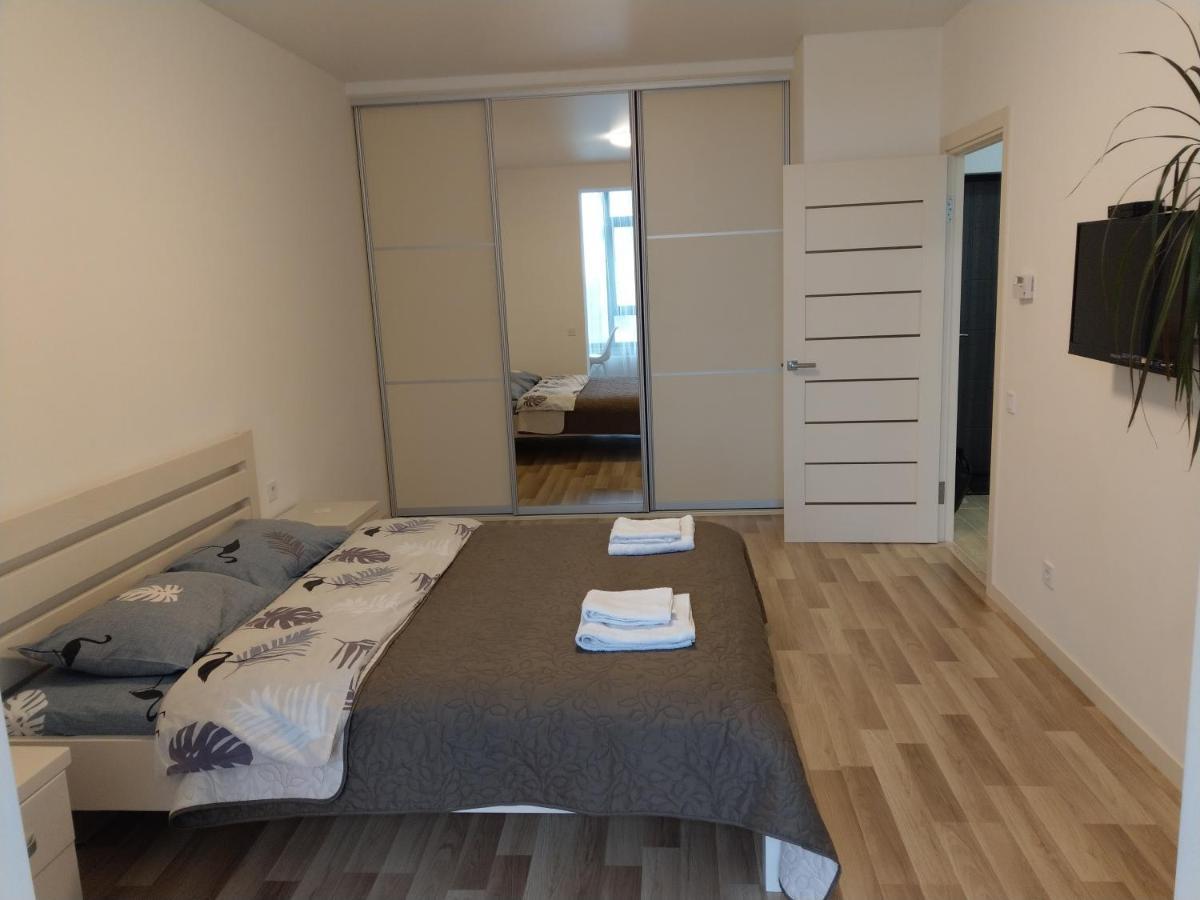 Ferienwohnung Новобудова По Вулконовальця2 Riwne Exterior foto